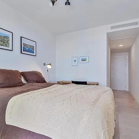 Stunning 2 Bedroom Apartment. *