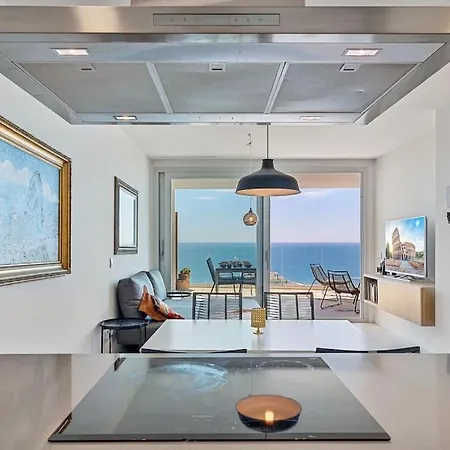 Stunning 2 Bedroom Apartment. *