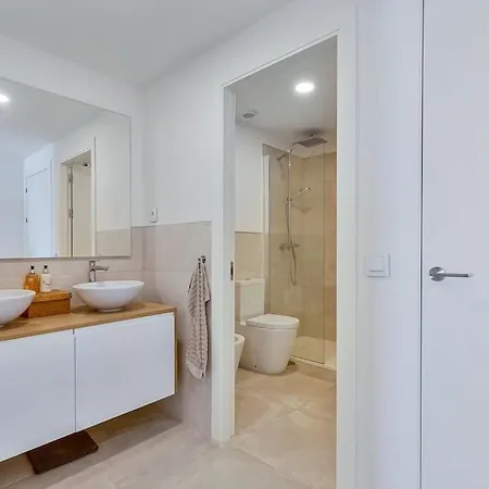 Stunning 2 Bedroom Apartment. Apartment